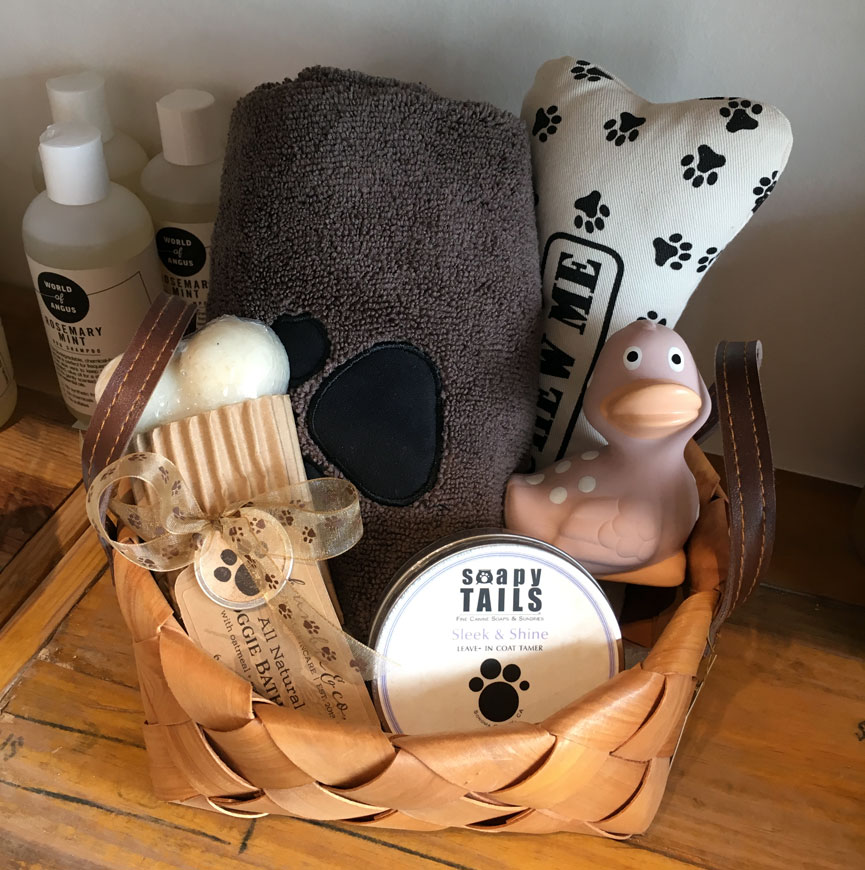A luxe grooming gift basket. Photo credit: Woofer&Purrlensky